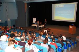 Konference se zástupci zaměstnavatelů fakticky zahájila projekt, který má v průběhu dvou let přinést nejen lepší vybavení, ale i zkvalitnění výuky na zdejší střední škole. 
FOTO: VOŠKOP