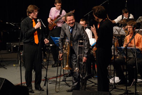 Ve velmi dobré náladě probíhal koncert, v rámci kterého kopřivnický Big Band Pavla Písteckého pokřtil své první CD. Bavilo se jak publikum, tak členové orchestru. 
FOTO: DAVID MACHÁČEK