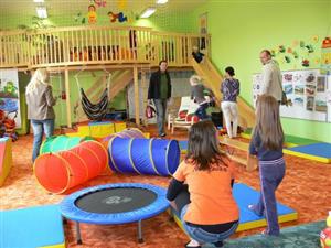 Nejmenší návštěvníky Mateřské školky v Hájově nejvíc zaujaly stavebnice a hračky, starší dávali přednost trampolíně a skluzavce.
FOTO: ILONA MAZALOVÁ