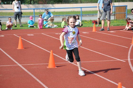 Natálie Maternová (LBK Kopřivnice) si z 1. kola Krajského přeboru přípravek Zlínského kraje dovezla sbírku tří medailí.
FOTO: JANA FEILHAUEROVÁ