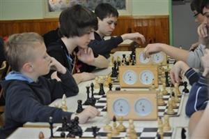 Téměř šedesát žáků základních škol se minulý pátek utkalo na Velké ceně Kopřivnice v šachu. 
FOTO: JANA FEILHAUEROVÁ