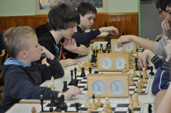 Téměř šedesát žáků základních škol se minulý pátek utkalo na Velké ceně Kopřivnice v šachu. 
FOTO: JANA FEILHAUEROVÁ