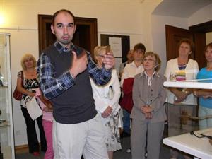 Vedoucí příborského muzea Václav Michalička osobně předváděl a podrobně komentoval rozdělávání tzv. živého ohně, který byl spjat s magickými obřady.
FOTO: ILONA MAZALOVÁ