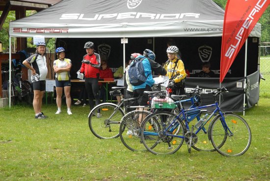 Cyklistického Závišického pedálu se v sobotu i přes nejisté počasí zúčastnilo víc jak 320 nadšenců.
FOTO: DAVID MACHÁČEK