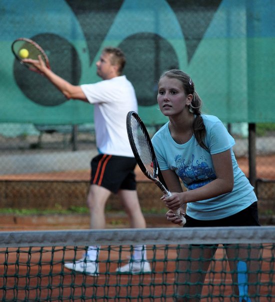 Dorostenecký talent Natálie Cváčková a její otec Miloslav došli v turnaji V.I.P. do čtvrtfinále.
FOTO: JANA FEILHAUEROVÁ