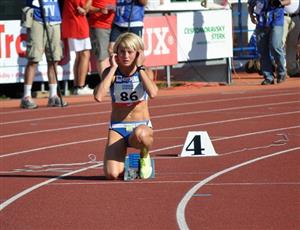 Lenka Masná se na M ČR ve Vyškově rozhodla pro běh na 400 metrů. Takto se soustředila na sobotní rozběh.
FOTO: JANA FEILHAUEROVÁ