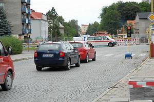 Až do konce října bude provoz na křižovatce u Katolického domu řízen semafory. Důvodem omezení provozu je stavba okružní křižovatky.
FOTO: DAVID MACHÁČEK