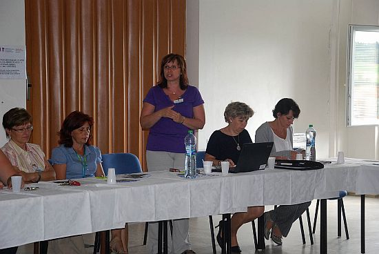 V rámci jednání pracovní skupiny Osob v tíživé životní situaci, které proběhlo v závěru června, byli přítomní seznámeni i se způsobem financování služeb pro další období.            
FOTO: DANA HOĎÁKOVÁ