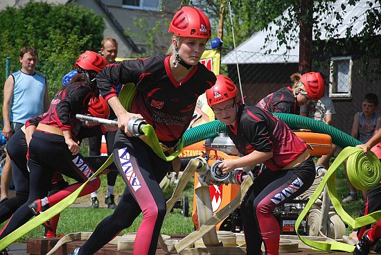Ženský tým z Hukovic předvedl v rámci soutěže slušný výkon, ve své kategorii obsadil druhou příčku. Dosaženým časem by porazil i některá družstva mužů.
FOTO: DANA HOĎÁKOVÁ