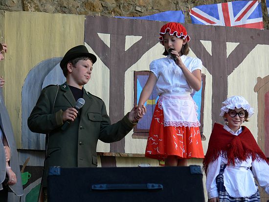 Začátek závěrečného koncertu táboru Malovaná písnička patřil dětské opeře Červená karkulka z autorské dílny populární dvojice Uhlíř - Svěrák.
FOTO: ILONA MAZALOVÁ