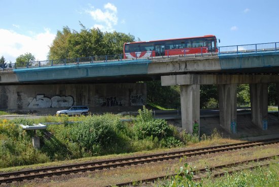 Rekonstrukce mostu včetně vybudování sjezdu na ulici Dělnickou bude probíhat až do jara 2014.
FOTO: DAVID MACHÁČEK