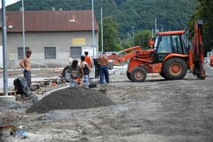 Práce na okružní křižovatce u Katolického domu pokračují podle plánu. Na konci září, nejpozději počátkem října by měl být pokládán na komunikaci finální povrch.
FOTO: DAVID MACHÁČEK