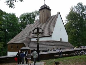 Kostel sv. Kateřiny se dočkal rekonstrukce. Památka z přelomu čtrnáctého a patnáctého století má opravené dřevěné části i omítky a to díky evropské dotaci.
FOTO: ILONA MAZALOVÁ