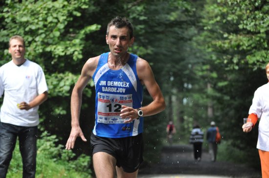 Polák Jakub Burghard (JM Demolex Bardejov) je držitelem aktuálního traťového rekordu Běhu rodným krajem Emila Zátopka. Jeho hodnota je 1:11:21 hod.
FOTO: JANA FEILHAUEROVÁ