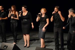 Překvapením pro účastníky koncertu slovenské skupiny Fragile bylo to, že se kromě výborné hudby dočkali i pořádné porce humoru.
FOTO: DAVID MACHÁČEK