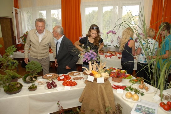 Tradiční výstava v Katolickém domě v Lubině lákala na výpěstky zahrádkářů a jako každoročně také na sbírku hub Jaromíra Durčeka.
FOTO: DAVID MACHÁČEK