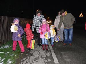 Den vzniku samostatného československého státu si v Závišicích připomněli lampiónovým průvodem, který stejně jako následující ohňostroj nejvíc potěšil nejmenší děti.
FOTO: ILONA MAZALOVÁ