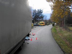 Policie hledá svědky dopravní nehody, která se stala v úterý 6. listopadu v odpoledních hodinách mezi Příborem a Závišicemi v místě nazývaném Točna. 
FOTO: PČR