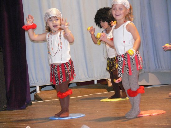 Vystoupení nejmenšího oddělení z hájovské školky otevřelo taneční přehlídku Moje trdlování a ukázalo, že i děti ve věku dvou a půl let mají co předvést.
FOTO: ILONA MAZALOVÁ