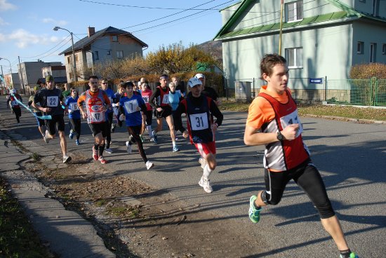 Běh Kolem koupaliště, který je posledním závodem Lašské běžecké ligy, se v Kopřivnici konal za příjemného slunečného počasí.
FOTO: DAVID MACHÁČEK