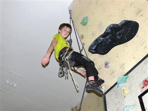 Lezení je pro mladé lezce forma adrenalinu, shodli se všichni účastníci soutěže Tendon Cup regionální pohár mládeže 2012, kteří trénují na příborské stěně na ulici Dukelské.
FOTO: ILONA MAZALOVÁ