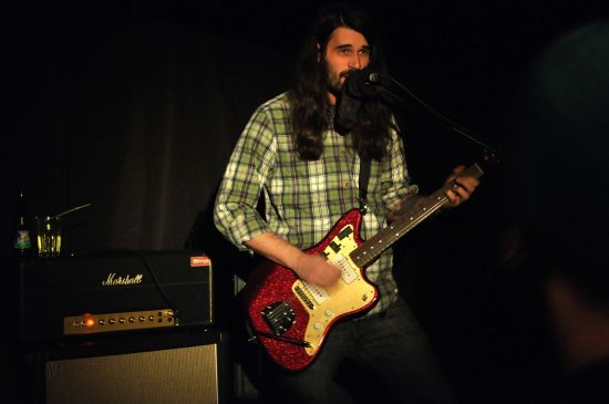 Minulý pátek patřila kopřivnická Mandala rocku. Před zaplněnou čajovnou zahrálo duo Saade a kopřivničtí Milano. Tuto sobotu pak na posluchače čeká folk.
FOTO: DAVID MACHÁČEK
