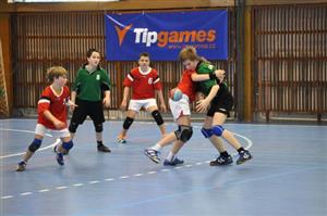 Utkání turnaje Česko-Slovenské ligy mladších žáků Kopřivnice versus Karviná byl pohledný a navíc napínavý až do konce. Karviná nakonec zvítězila o jediný gól.
FOTO: JANA FEILHAUEROVÁ