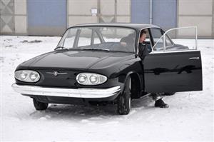 Unikátní Tatra 603 A se po náročných restaurátorských zásazích v dílnách Ecorry vrátila do původní podoby tak, jak byla vyrobena před půl stoletím.
FOTO: DAVID MACHÁČEK