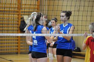 Kadetky kopřivnického volejbalového klubu si poslední lednovou sobotu jasně poradily doma s Palkovicemi, o týden později pak porazily v obou zápasech Ostravu B.
FOTO: JANA FEILHAUEROVÁ