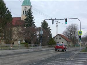 V Závišicích chystají vybudování dalších prvků, které donutí řidiče snížit rychlost při projíždění obcí, a zároveň tak zvýší bezpečnost občanů 
FOTO: ILONA MAZALOVÁ