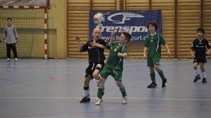 Hlučín byl jedním za favoritů turnaje přípravek, což dokázal i v zápase s Frenštátem, který porazil vysoko 9:1 (na snímku). Ve finále ale nakonec podlehl na penalty Bílovci.
FOTO: JANA FEILHAUEROVÁ