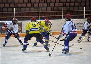 Hokejovým soubojem výběrů Moravskoslezského a Olomouckého kraje gradoval na kopřivnickém ledě turnaj krajových výběrů mladých hokejistů. Vítězem se stali hoši z Hané.
FOTO: J. FEILHAUEROVÁ