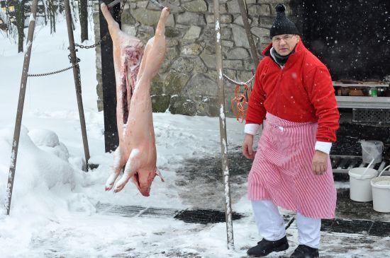 Fojtova zabijačka v areálu muzea zaujala v sobotu asi pět set lidí. Podobných akcí by mělo po úpravách dané lokality přibývat.
FOTO: DAVID MACHÁČEK