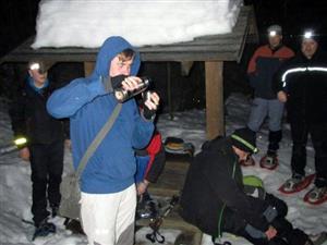 Letošní adrenalinová túra noční zmrzlou krajinou zavedla skupinu zdejších turistů na hřebeny Javorníků. Celkem Zimní kalvárie tmou měřila 28 kilometrů 
FOTO: DAN BRCHEL