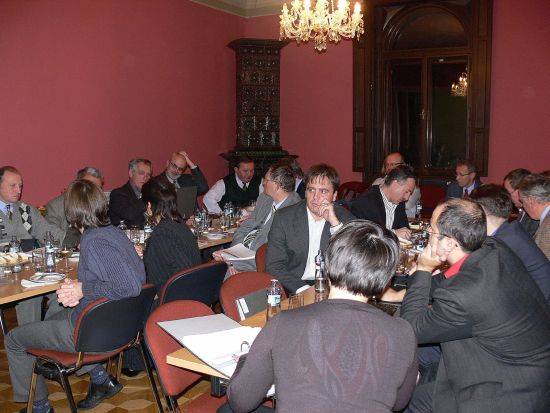 V roce 2007 na závěrečném jednání dokončila komise pro strategický rozvoj práci na dokumentu, který se bude v průběhu následujících dvou let aktualizovat 
FOTO: DANA HOĎÁKOVÁ