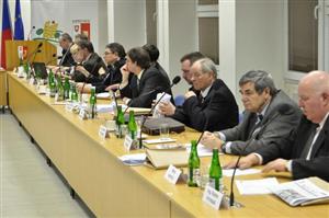 Zastupitelé se letos v Kopřivnici sešli poprvé. Během svého jednání schválili avizovanou změnu rozpočtu a také se zabývali Akčním plánem či novelizací vyhlášky o hazardu.
FOTO: DAVID MACHÁČEK