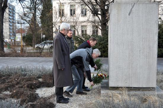 Zástupci radnice a Klubu Masarykova demokratického hnutí položili květiny u pomníku TGM v rámci tradiční připomínky výročí narození prvního prezidenta.
FOTO: DANA HOĎÁKOVÁ