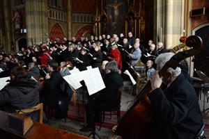Na Květnou neděli zaznělo v kopřivnickém kostele sv. Bartoloměje oratorium Stabat Mater Antonína Dvořáka. Pro uvedení náročné skladby spojilo síly hned několik sborů včetně Pěveckého sdružení Kopřivnice. 
FOTO: DAVID MACHÁČEK