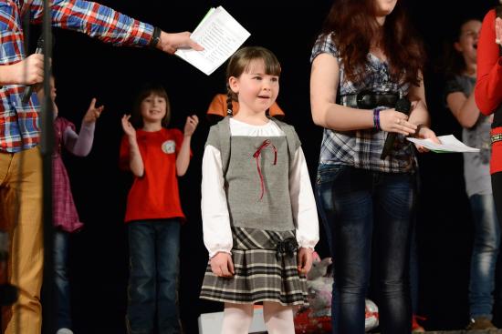 Sedmileté Aničce Sochové se v obličeji zračí překvapení poté, co byla vyhlášena vítězkou letošního ročníku KoprStar.
FOTO: DAVID MACHÁČEK