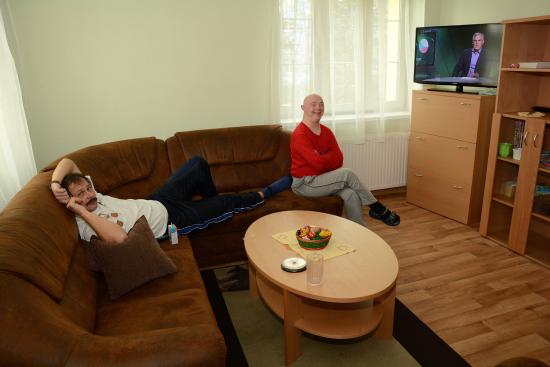 V chráněném bydlení ve vilce na ulici Záhumenní našlo na začátku března domov deset lidí s různým stupněm mentálního postižení.
FOTO: DAVID MACHÁČEK