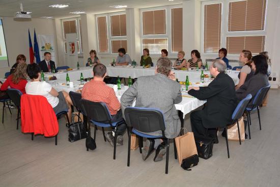 Kopřivnice iniciovala jednání s obcemi v okolí, jehož tématem byla problematika sociálních služeb. Minulý týden se na něm sešly zhruba dvě desítky starostů.
FOTO: DAVID MACHÁČEK