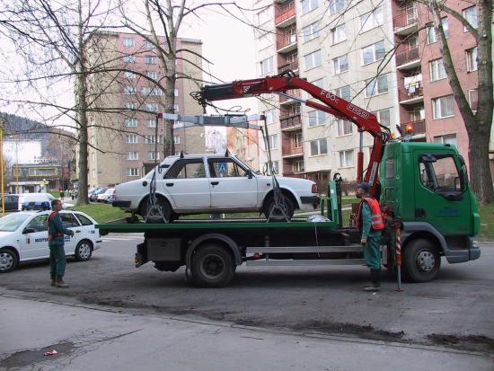 V rámci letošního jarního čištění ulic bylo sice odtaženo méně vozů než v minulosti, ale i tak bylo přemístěno víc jak čtyřicet automobilů.
ILUSTRAČNÍ FOTO: DAVID MACHÁČEK