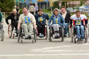 Centrum Kopřivnice se v sobotu po roce znovu stalo dějištěm Sportovních her tělesně postižených. Klání se zúčastnilo víc než dvě stě lidí, kteří přijeli i z velmi vzdálených míst.
FOTO: DAVID MACHÁČEK