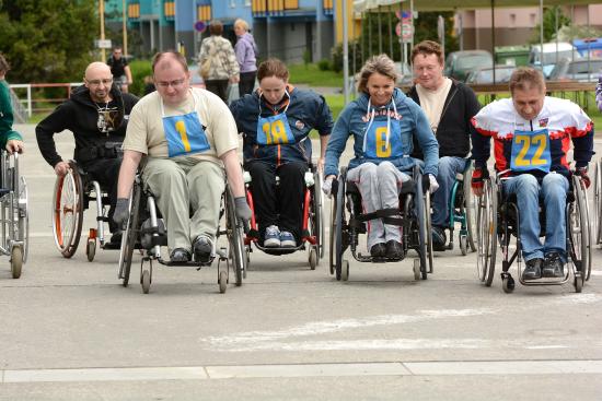 Centrum Kopřivnice se v sobotu po roce znovu stalo dějištěm Sportovních her tělesně postižených. Klání se zúčastnilo víc než dvě stě lidí, kteří přijeli i z velmi vzdálených míst.
FOTO: DAVID MACHÁČEK