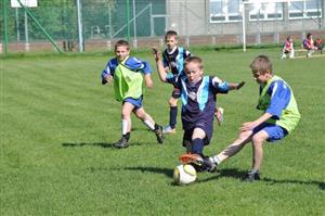 Hoši ze ZŠ Emila Zátopka bez problémů zdolali v okresním finále McDonald’s Cupu Odry (na snímku). V konečném pořadí nestačili jen na suverénní Bílovec a skončili druzí. 
FOTO: JANA FEILHAUEROVÁ