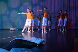 Taneční číslo ’Nádherné sny’ v podání žákyň 2.A ZUŠ Zdeňka Buriana patřilo v nabitém programu závěrečného koncertu tanečního oboru k těm nejzajímavějším.
FOTO: DAVID MACHÁČEK