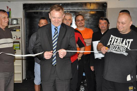 Starosta města Josef Jalůvka se podílel na slavnostním otevření boxerského stánku s názvem Box Resort.
FOTO: JANA FEILHAUEROVÁ
