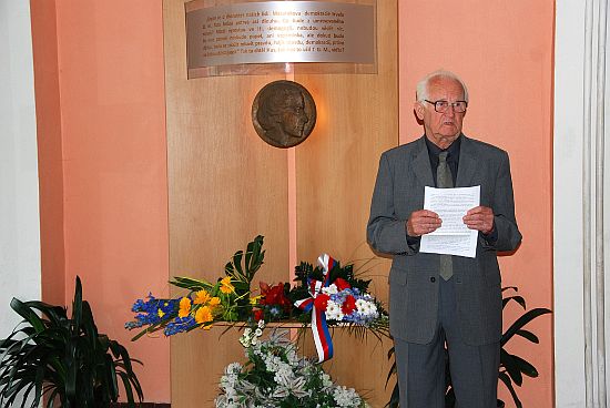 Zdislav Zima, jeden z politických vězňů, ve svém krátkém projevu vzpomněl nejen na Miladu Horákovou, ale i na další oběti komunistického režimu.
FOTO: DANA HOĎÁKOVÁ