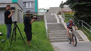 Na natáčení videoklipu o správném chování na cyklostezkách se podíleli také členové zdejšího bike clubu.
FOTO: IVANA RAŠKOVÁ