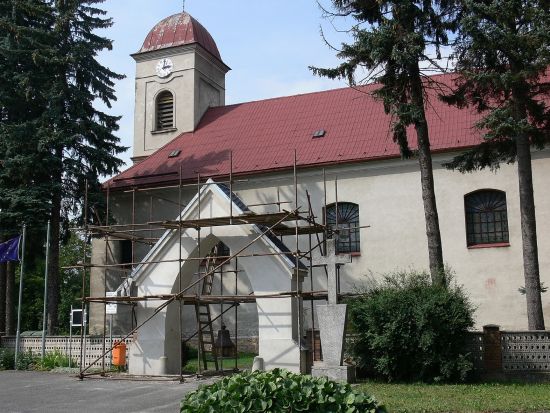 Vstupní brána k mošnovskému kostelu, která se nachází v samém centru obce, se v letošním roce dočkala opravy. Chybí pouze kosmetické úpravy.
FOTO: ILONA MAZALOVÁ